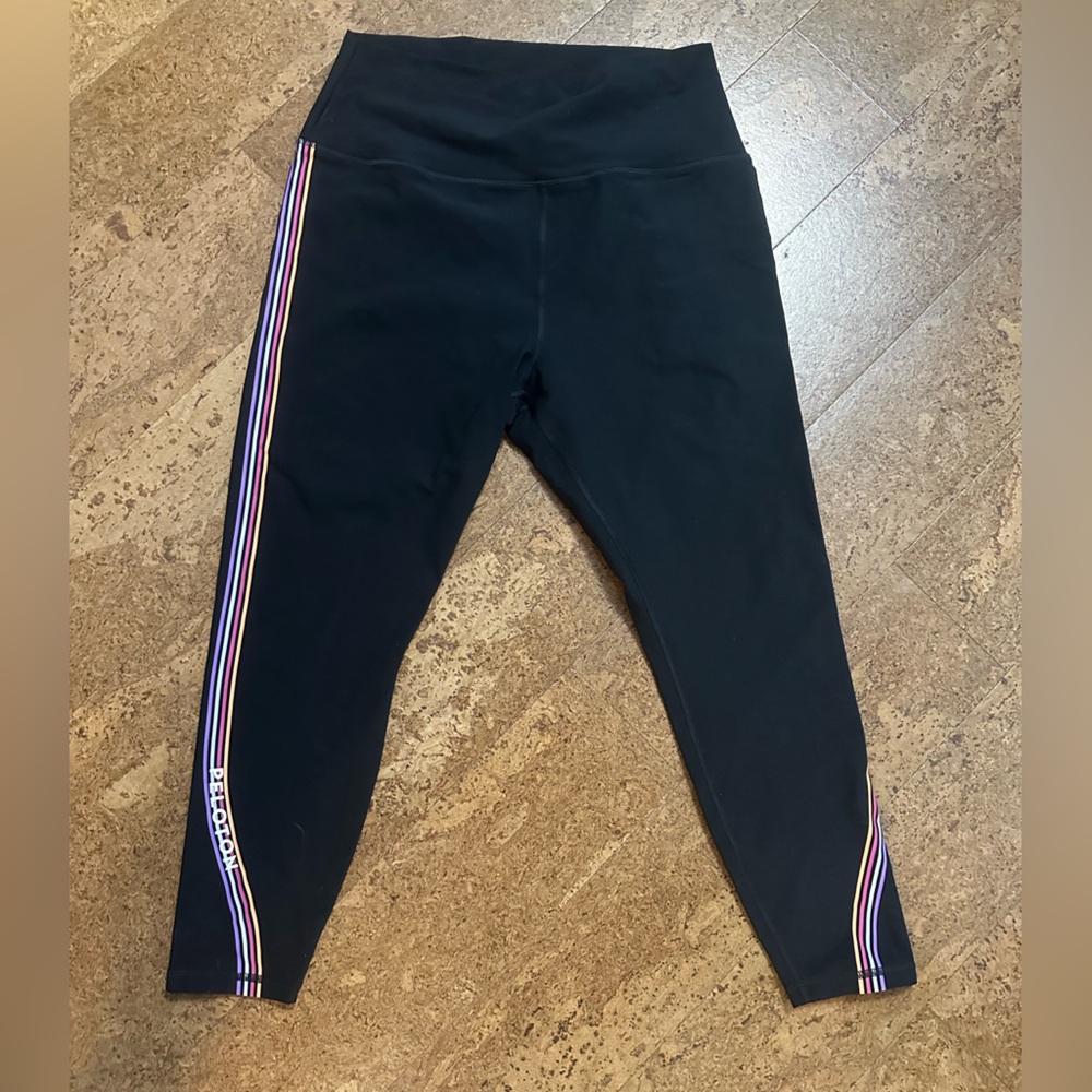 XL Peloton brand side stripe leggings in XL in EUC
